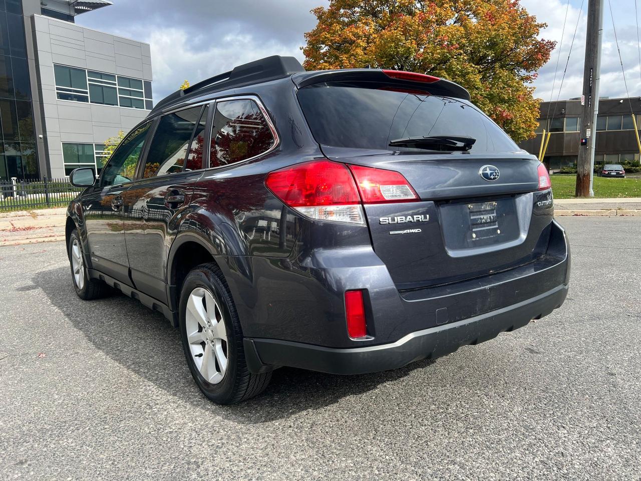 2013 Subaru Outback 2.5i w/Limited Pkg - Photo #17