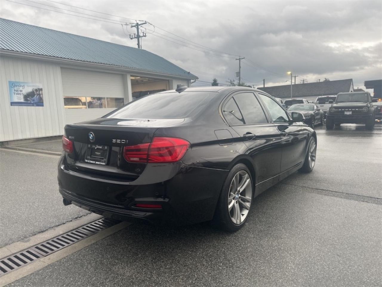 2016 BMW 3 Series 320i  xDrive  - Sunroof -  Navigation Photo4