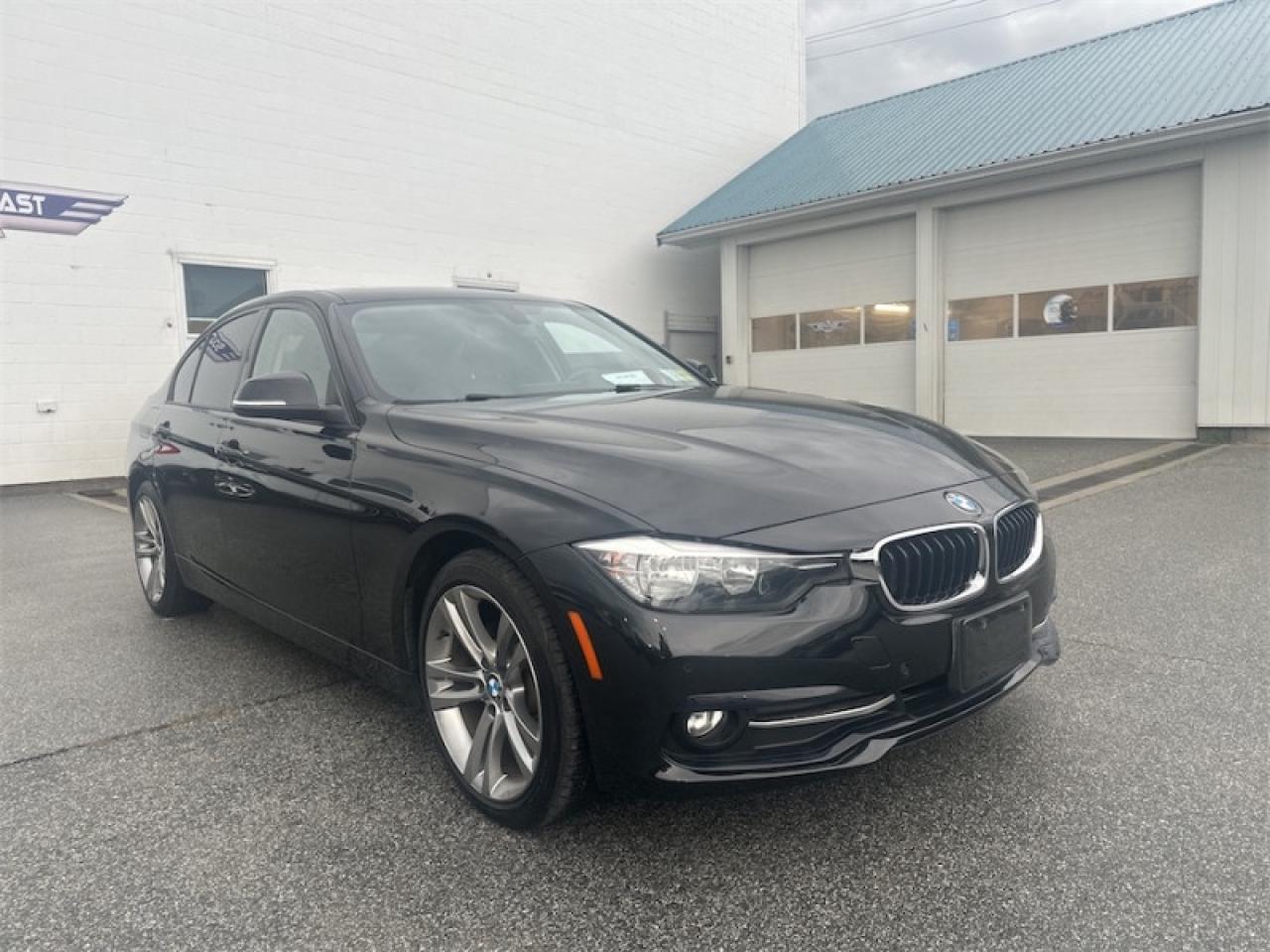 2016 BMW 3 Series 320i  xDrive  - Sunroof -  Navigation Photo5