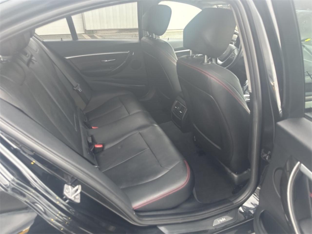 2016 BMW 3 Series 320i  xDrive  - Sunroof -  Navigation Photo5