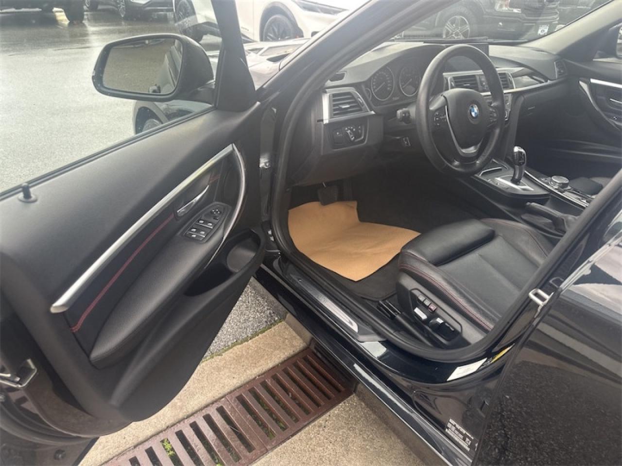 2016 BMW 3 Series 320i  xDrive  - Sunroof -  Navigation Photo5