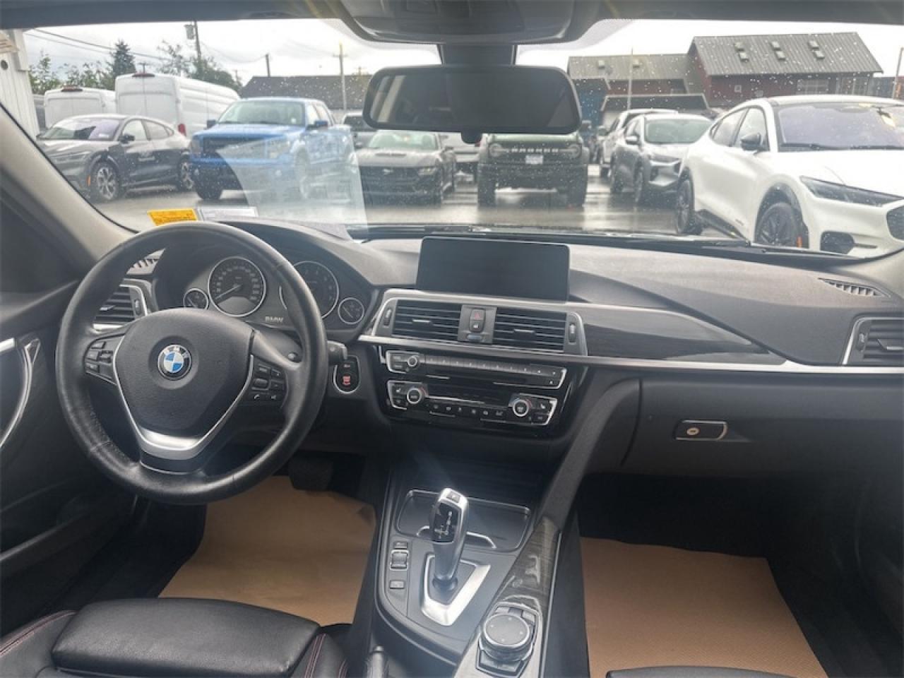 2016 BMW 3 Series 320i  xDrive  - Sunroof -  Navigation Photo5