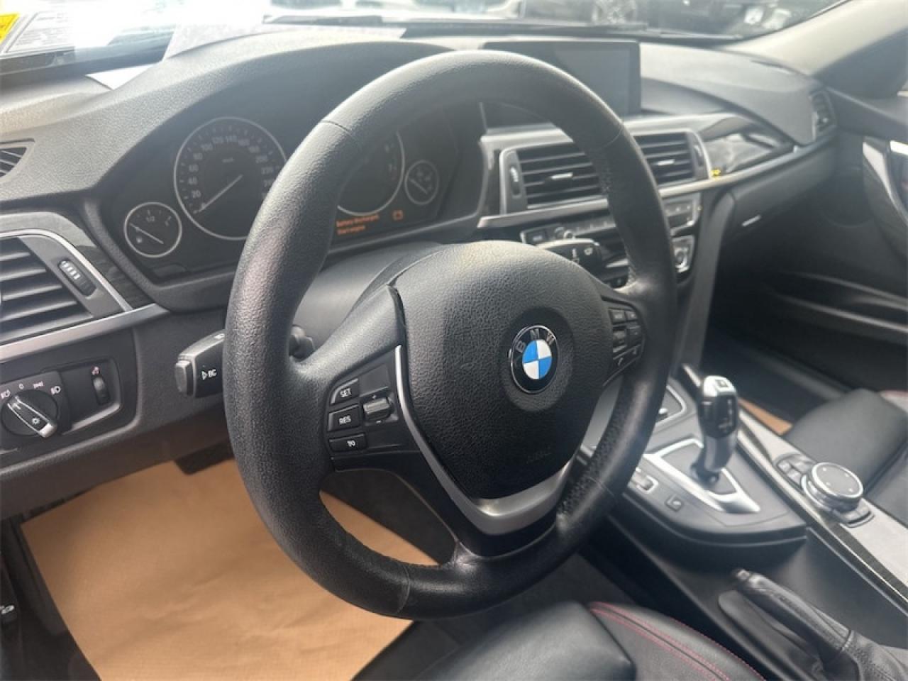 2016 BMW 3 Series 320i  xDrive  - Sunroof -  Navigation Photo5