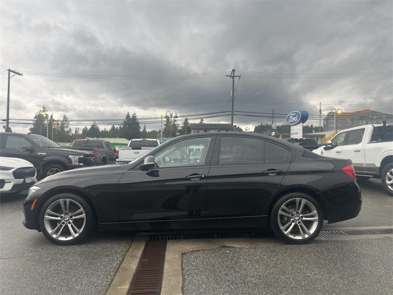 2016 BMW 3 Series 320i  xDrive  - Sunroof -  Navigation Photo1
