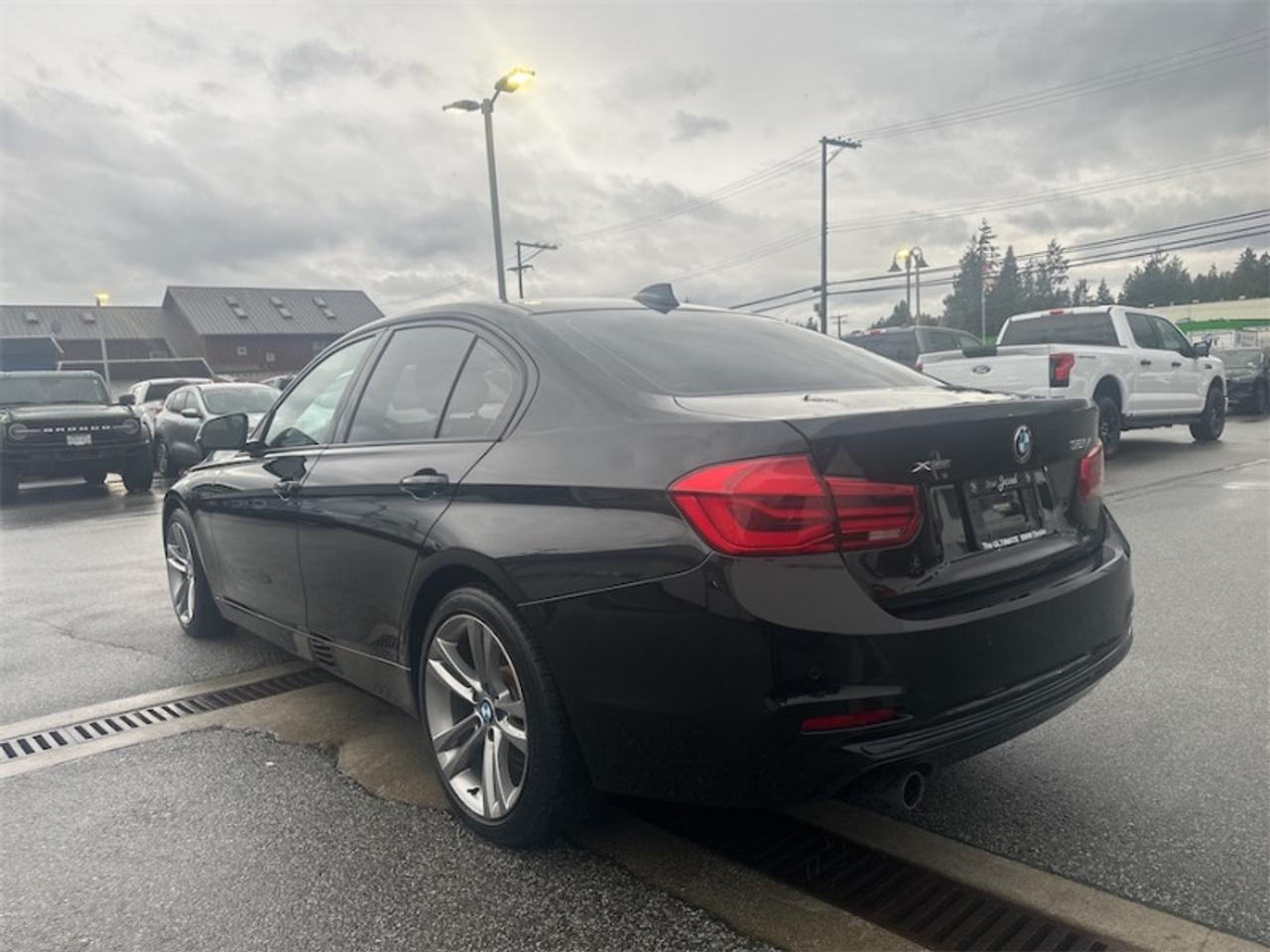 2016 BMW 3 Series 320i  xDrive  - Sunroof -  Navigation Photo2