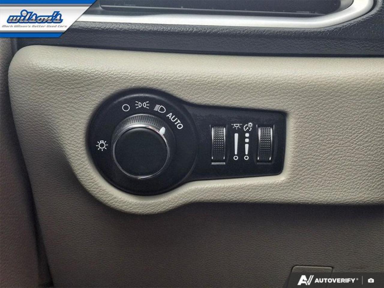 2019 Chrysler Pacifica LX | 3600LB Tow Pkg | Power Seat | Heated Wheel + Seats | Remote Start | Nav | CarPlay & More ! Photo