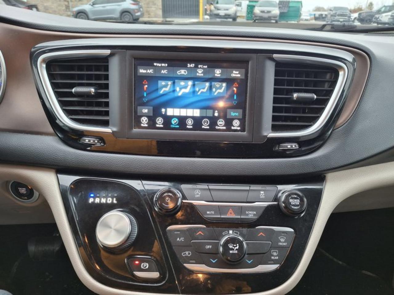 2021 Dodge Grand Caravan SE | Apple CarPlay | Android Auto | Cruise Control | Stow 'n Go | Rear Camera & More ! Photo3