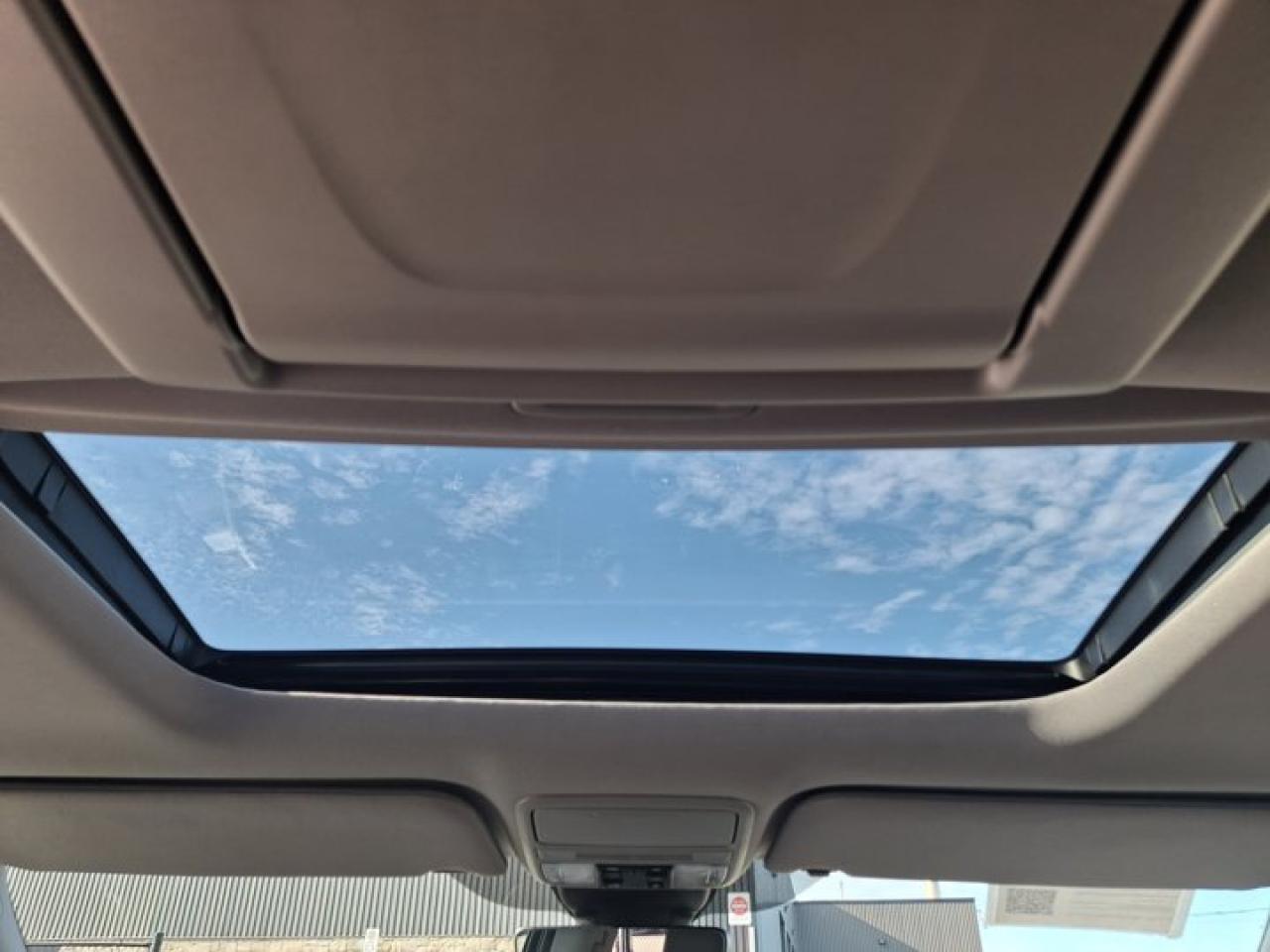 2022 Honda Odyssey EX-RES | DVD | Sunroof | Heated Seats | Power Sliders | Power Seat | Rear Camera & More ! Photo