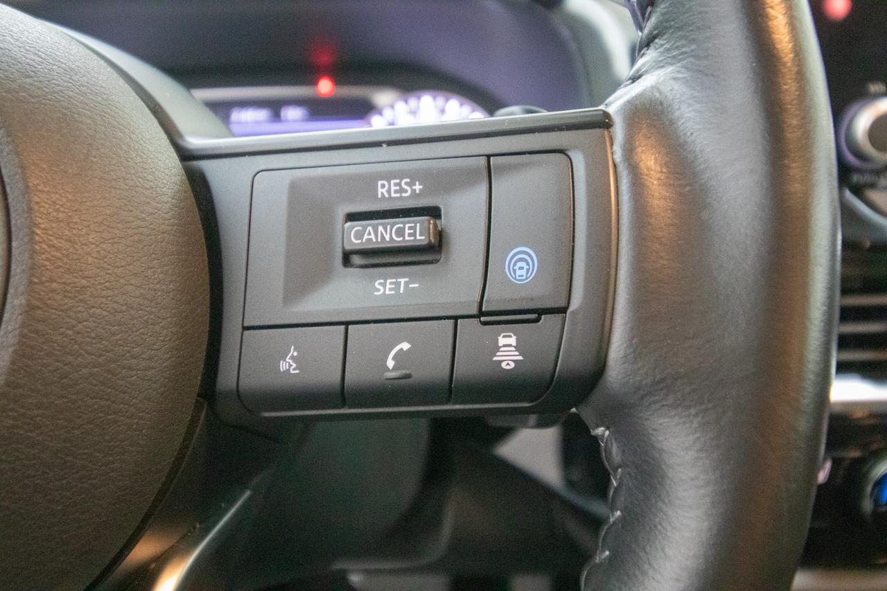 2024 Nissan Pathfinder SV 4WD Photo5