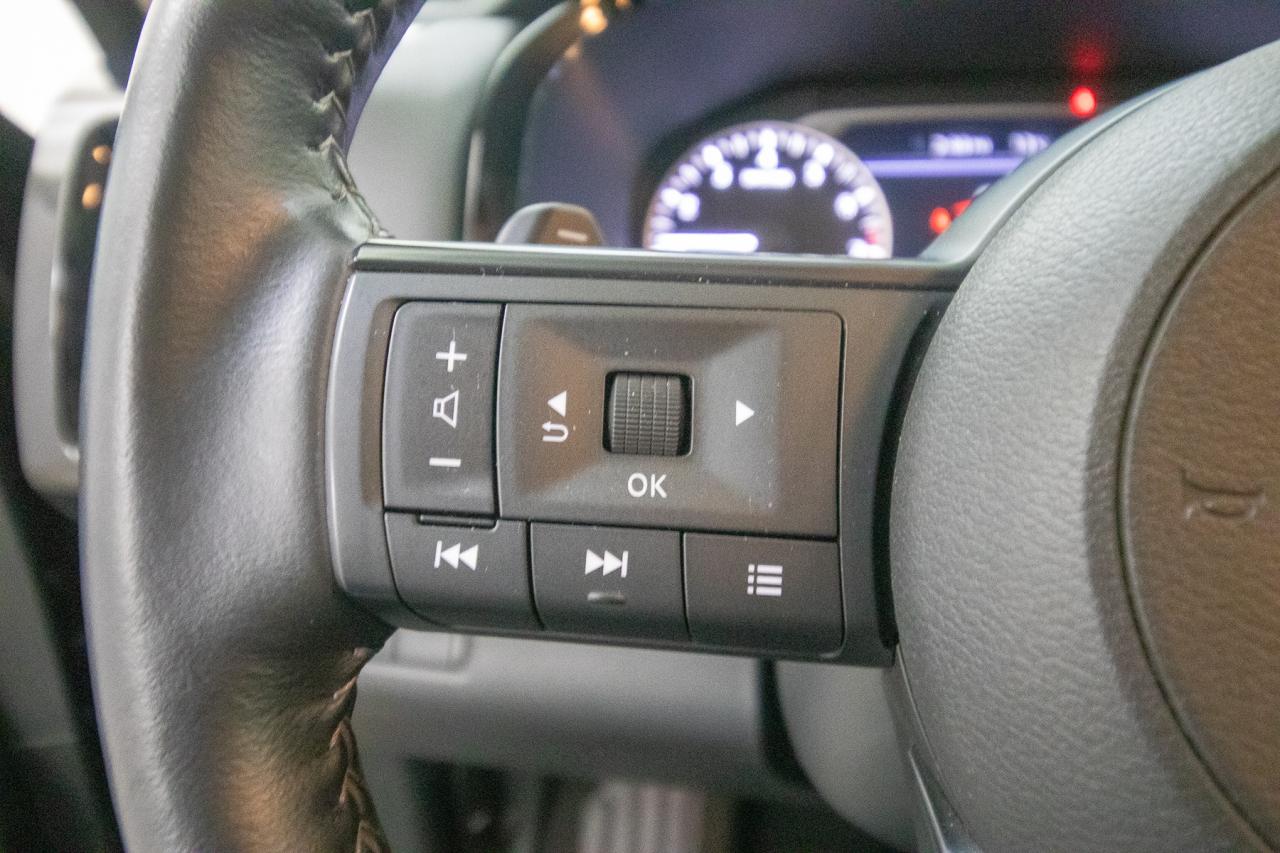 2024 Nissan Pathfinder SV 4WD Photo5