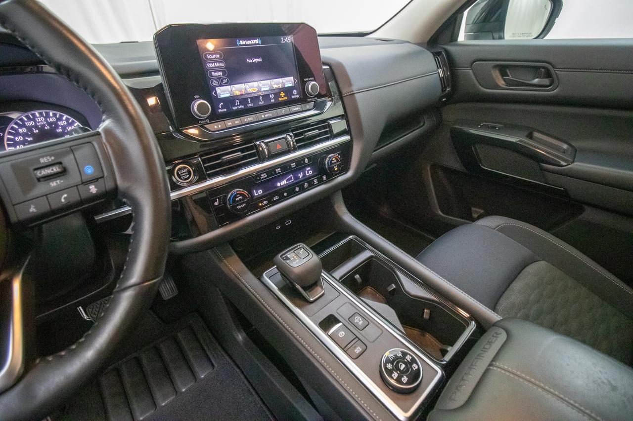 2024 Nissan Pathfinder SV 4WD Photo5