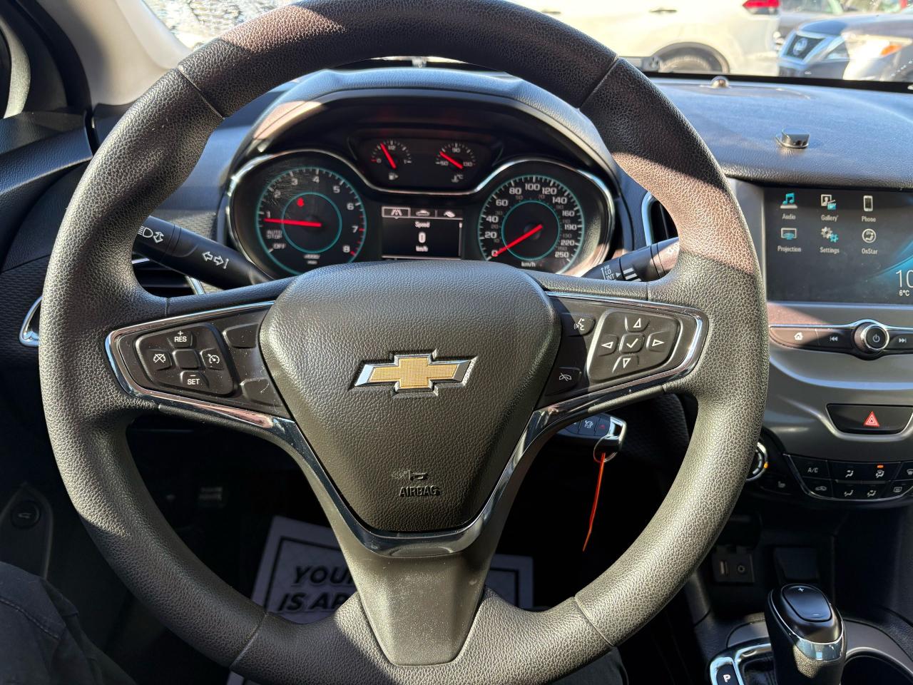 2017 Chevrolet Cruze LT - Photo #10