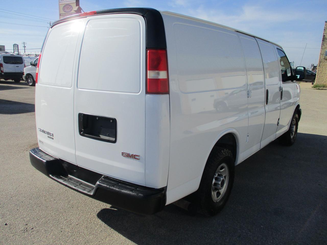 2014 GMC Savana Cargo Van RWD 2500 135" - Photo #5
