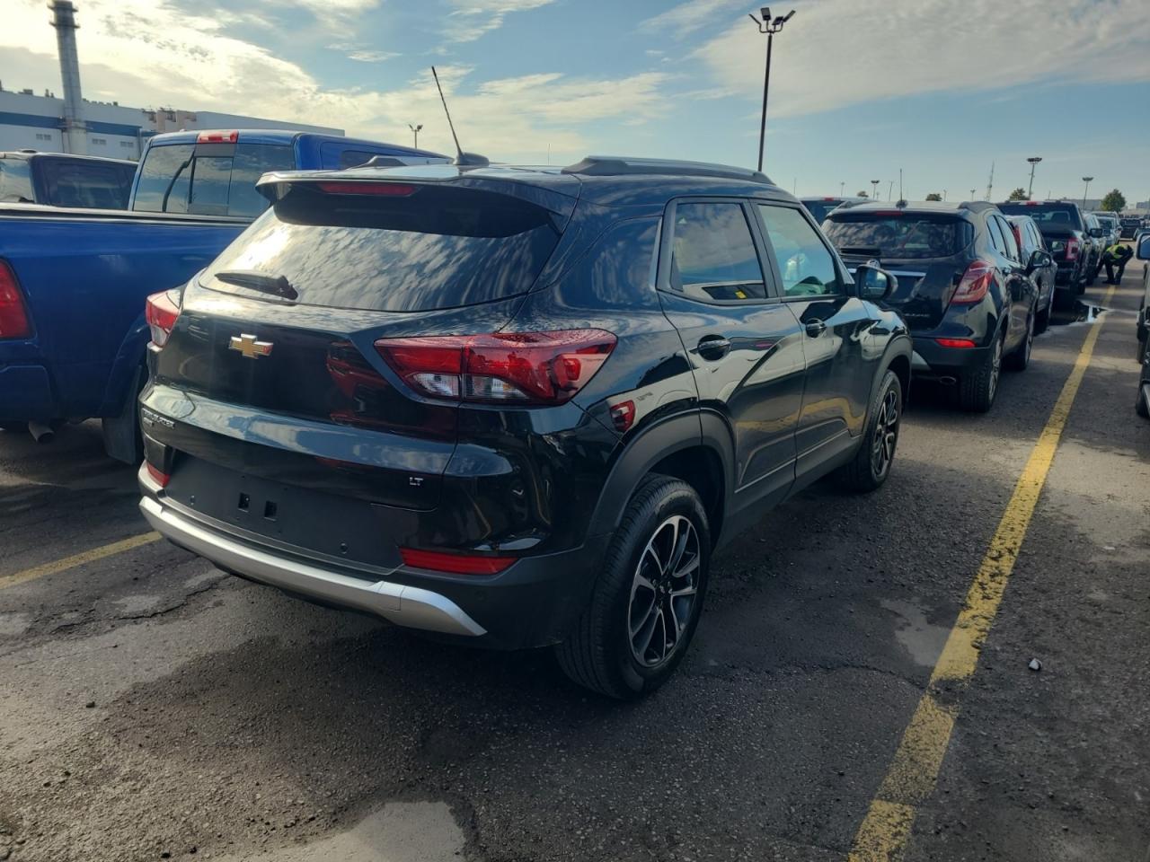2024 Chevrolet TrailBlazer AWD 4dr LT Photo3