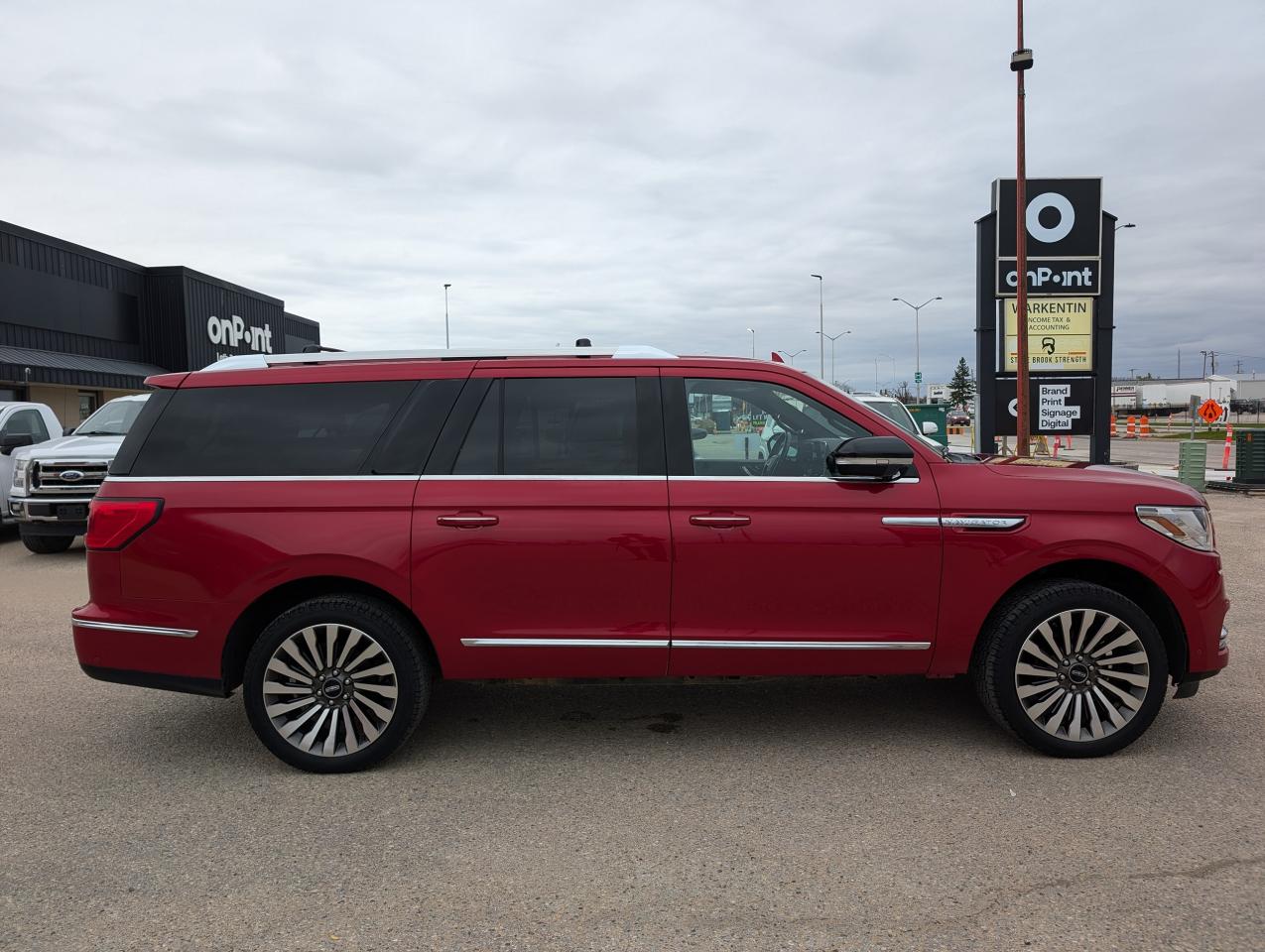 2020 Lincoln Navigator Reserve | Heated Cooled Seats | 360° Camera - Photo #3