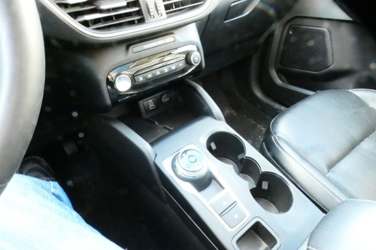 2024 Ford Escape Platinum AWD w/Htd Leather, pano S/R, NAV, BUC - Photo #17