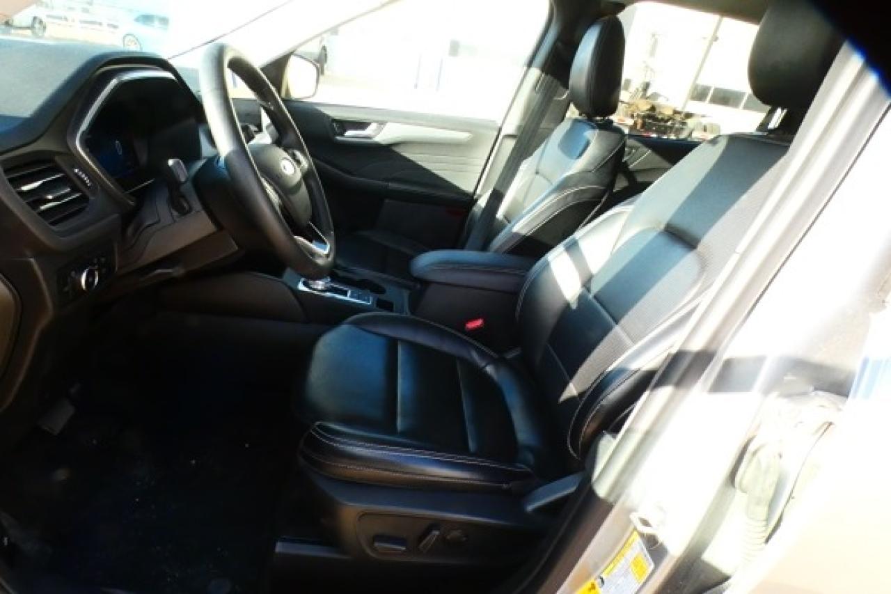 2024 Ford Escape Platinum AWD w/Htd Leather, pano S/R, NAV, BUC - Photo #11