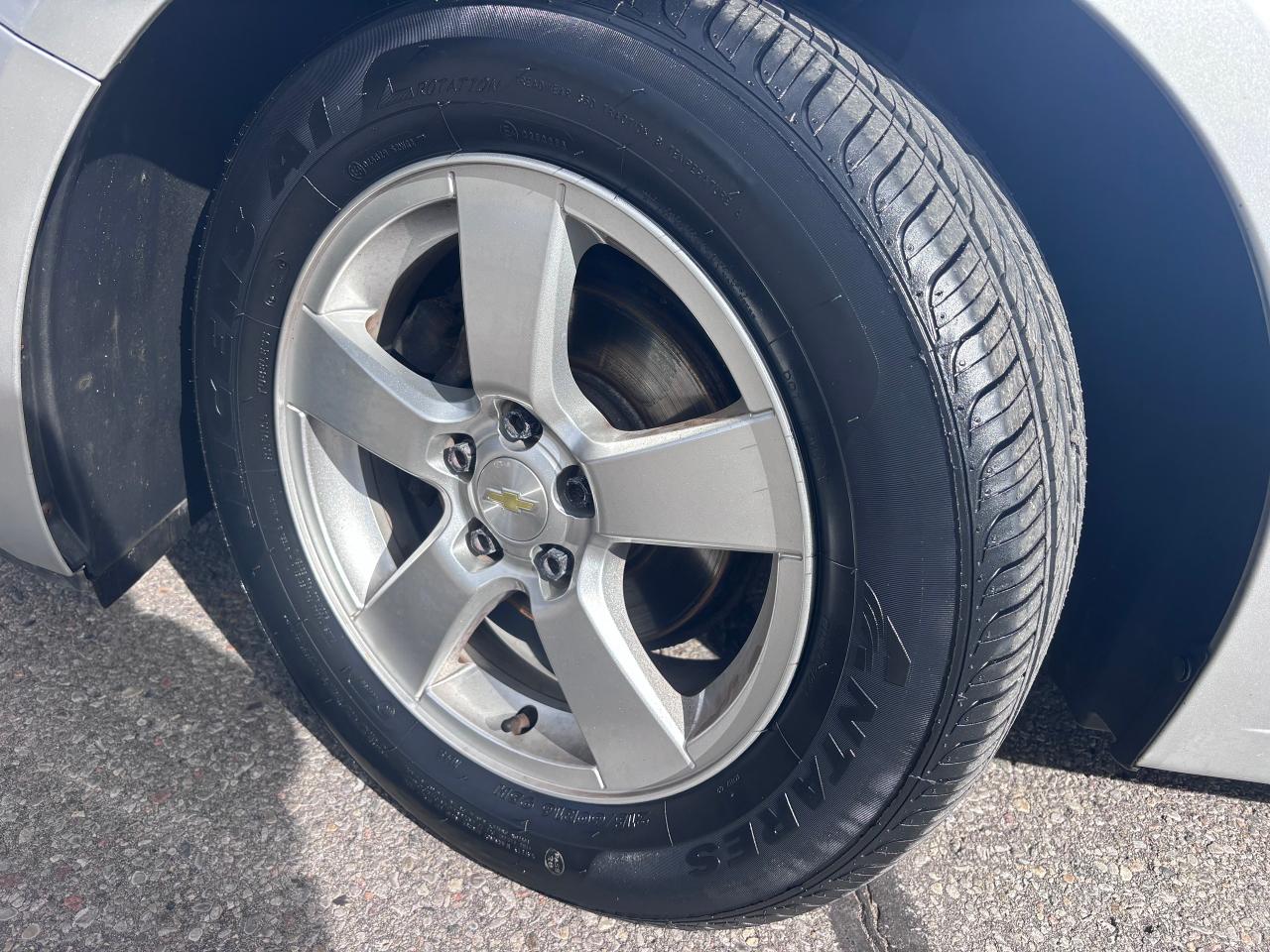 2013 Chevrolet Cruze LOW KMS GREAT DEAL! - Photo #2