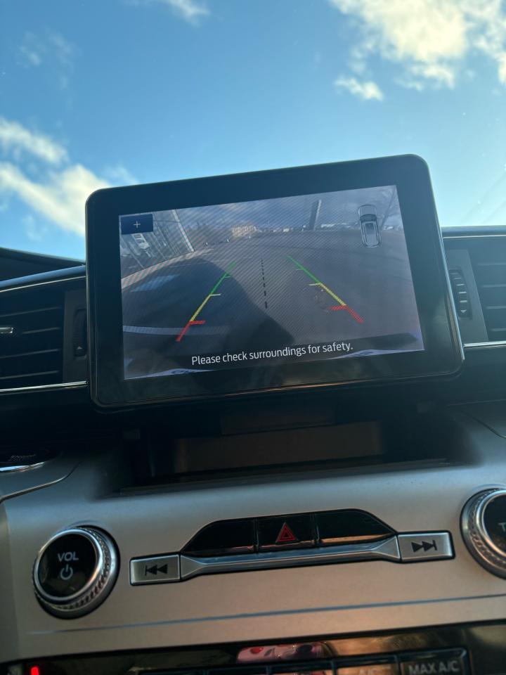 2022 Ford Explorer XLT Photo