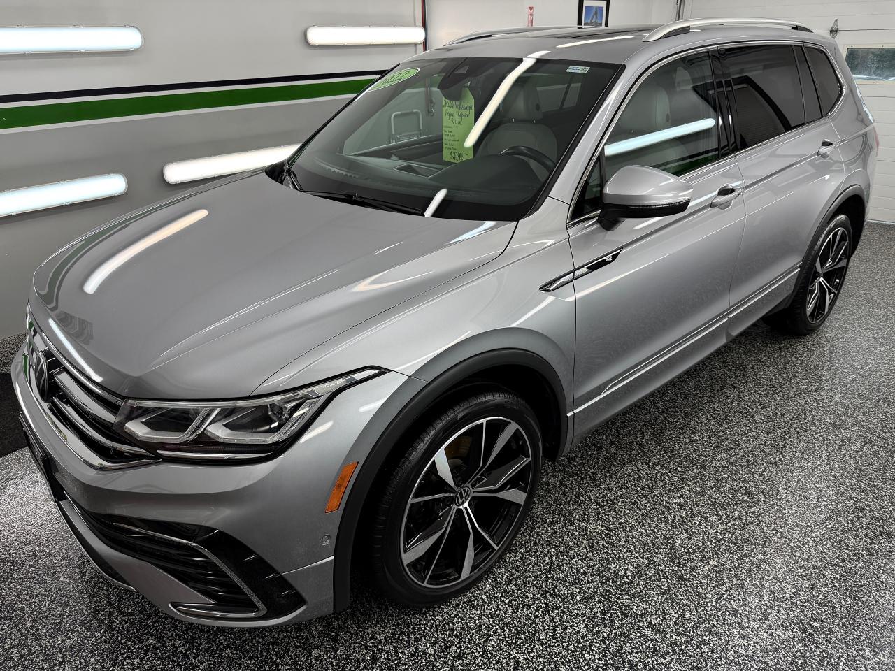 2022 Volkswagen Tiguan Highline R-line - Photo #3