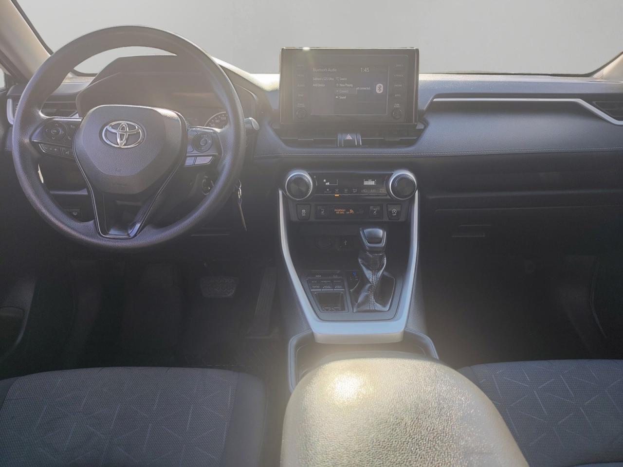 2021 Toyota RAV4 LE Photo
