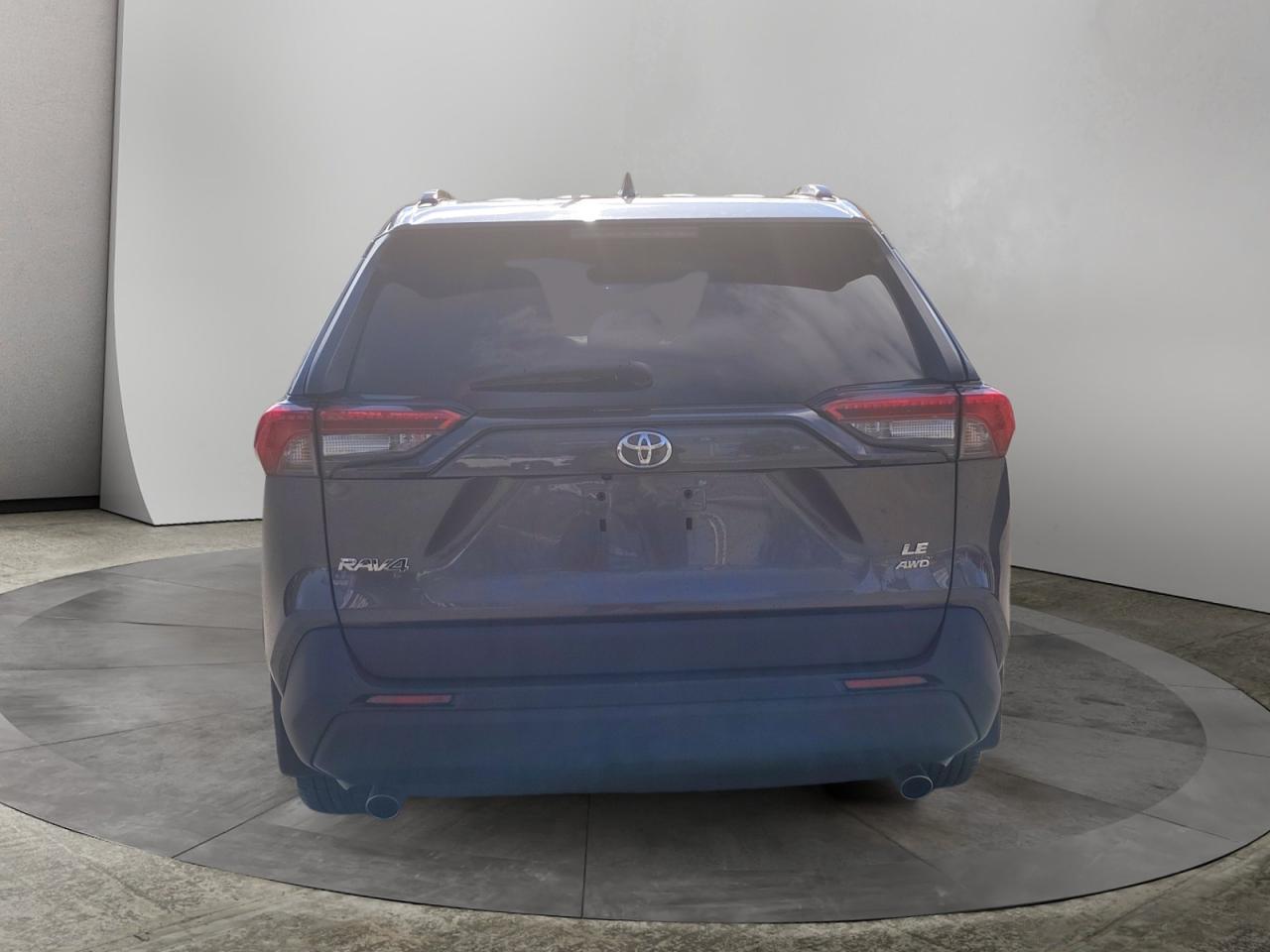 2021 Toyota RAV4 LE Photo3