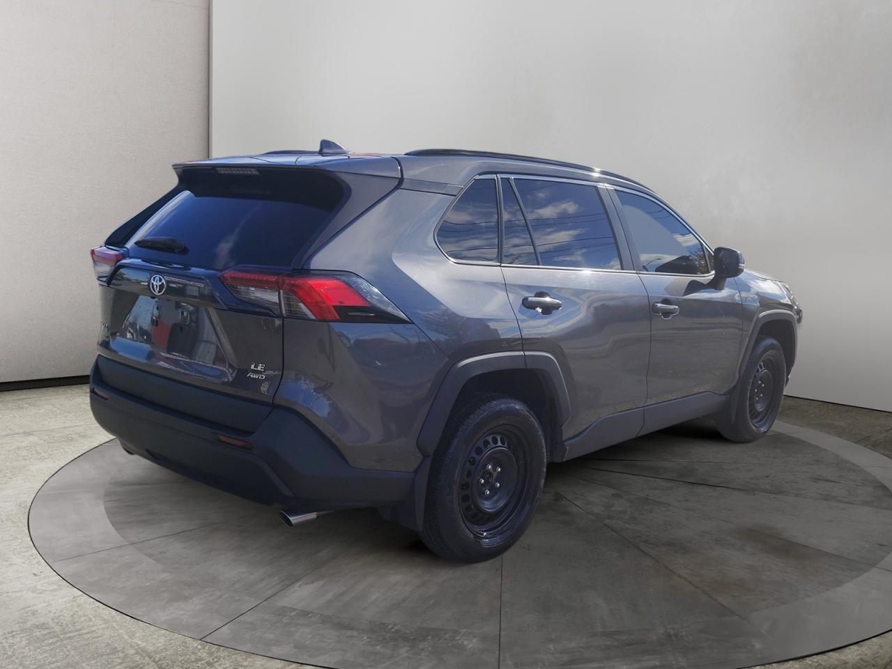 2021 Toyota RAV4 LE Photo