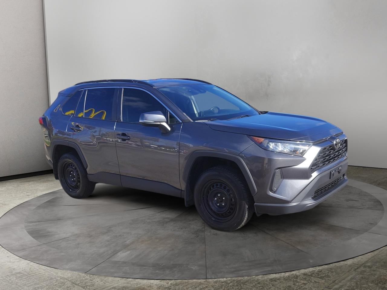 2021 Toyota RAV4 LE Photo