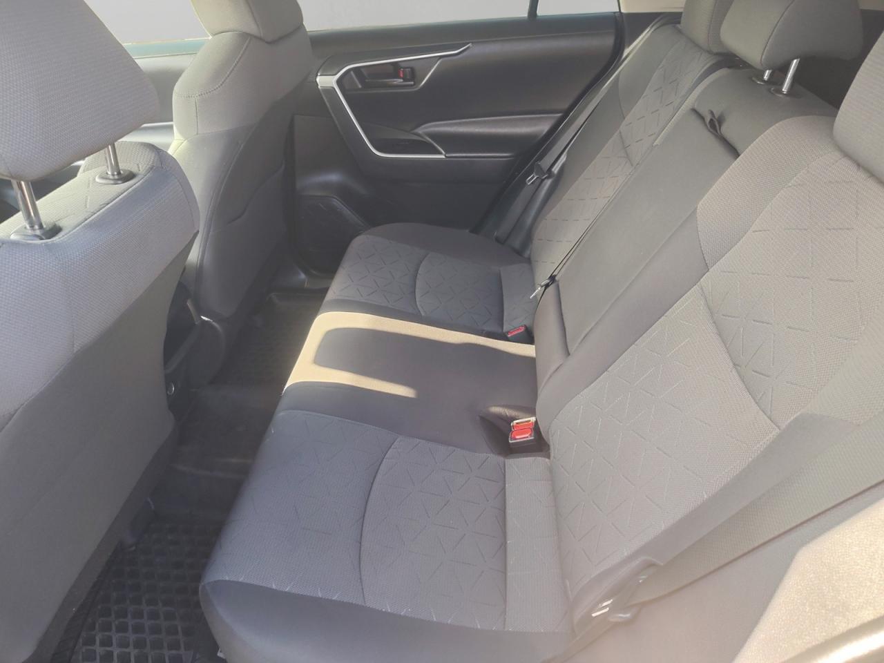 2021 Toyota RAV4 LE Photo