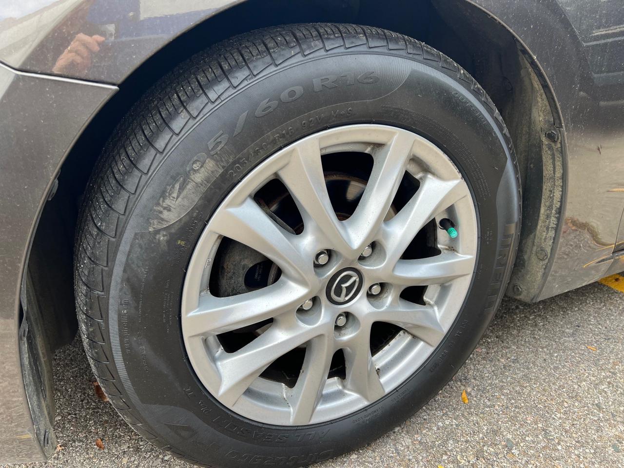 2015 Mazda MAZDA3 GS Photo2