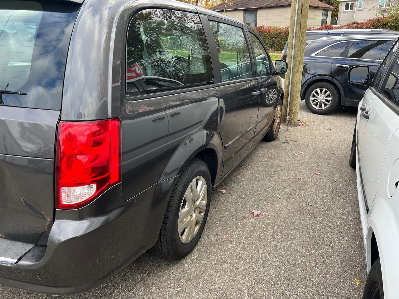 2017 Dodge Grand Caravan CANADA VALUE PACKAGE Photo2