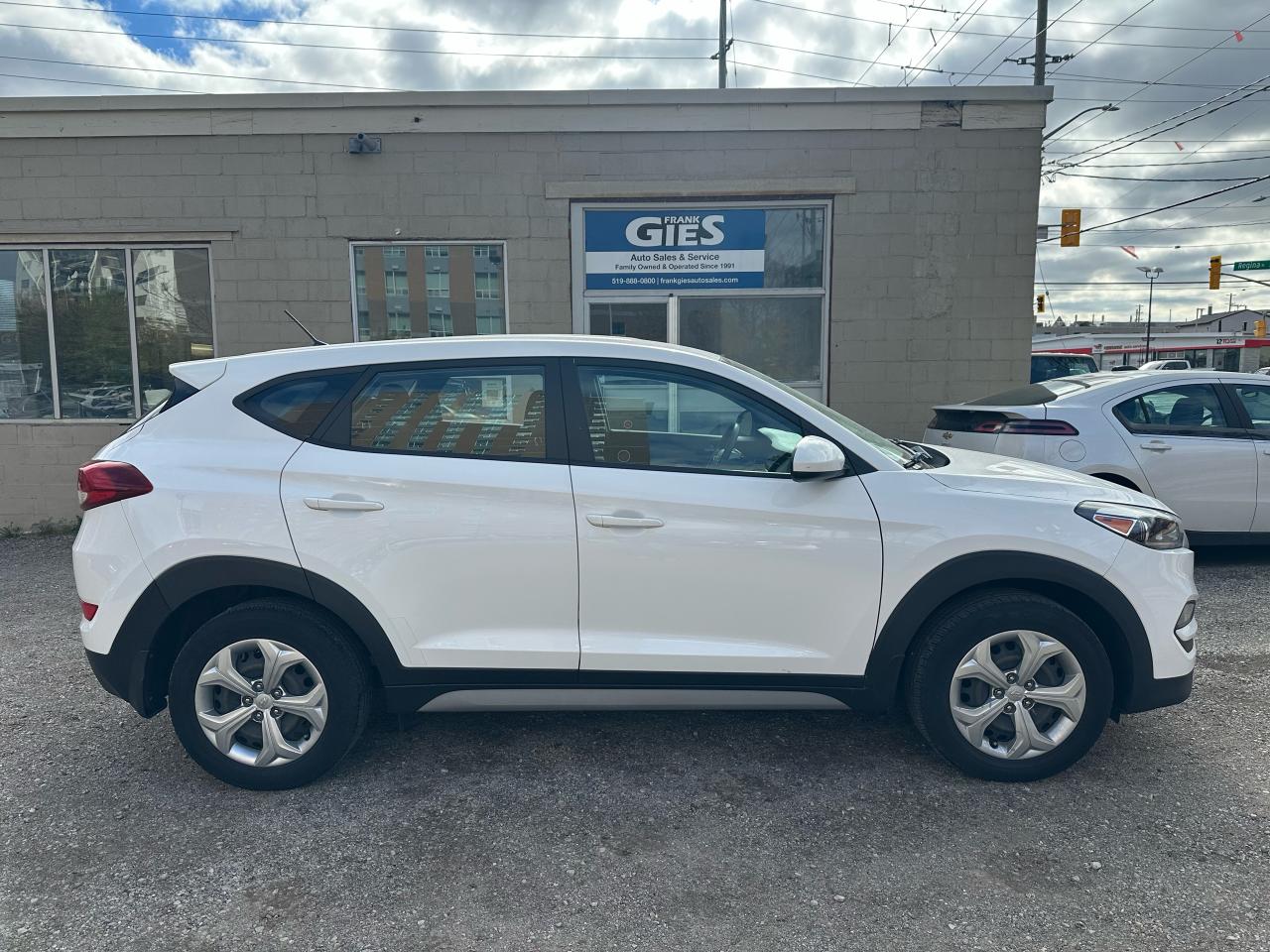 2018 Hyundai Tucson SE - Photo #2