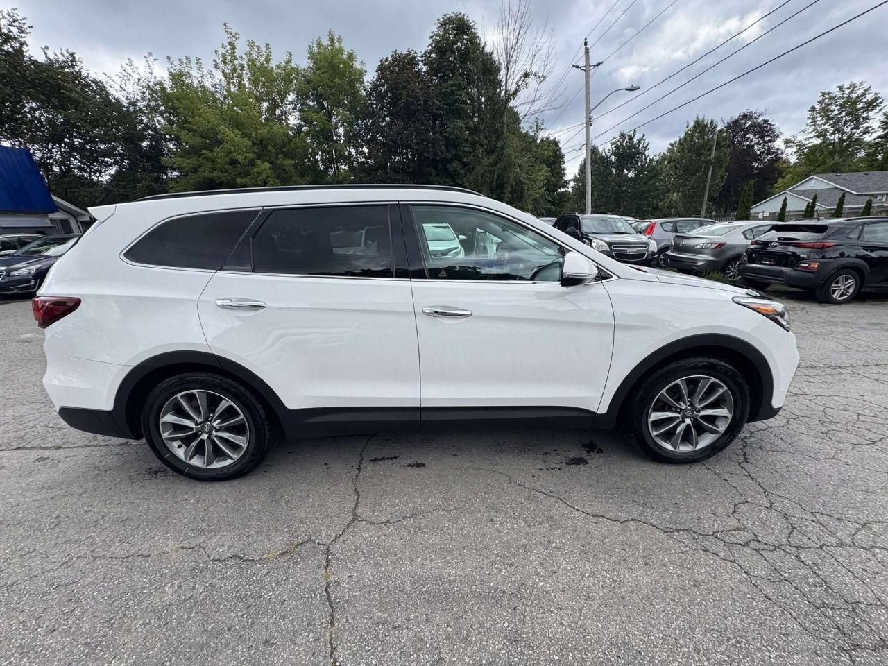 2017 Hyundai Santa Fe XL AWD 4dr Luxury w/6-Passenger - Photo #4