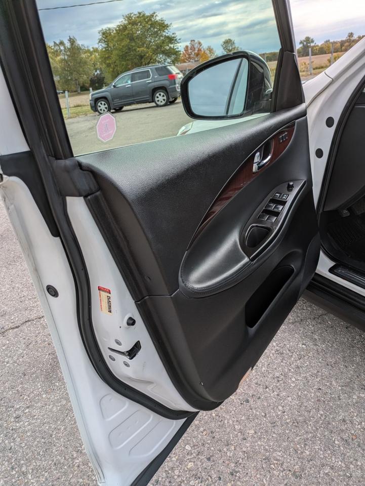 2015 Infiniti QX50  - Photo #11