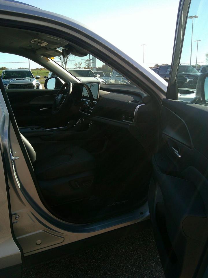 2026 Toyota Grand Highlander XLE Photo