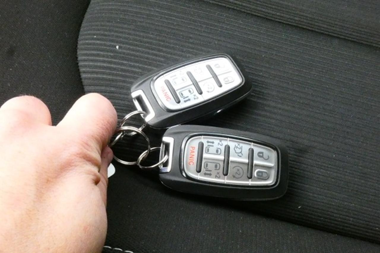 2024 Chrysler Grand Caravan SXT 2WD w/Htd cloth, Htd wheel, NAV, BUC - Photo #19