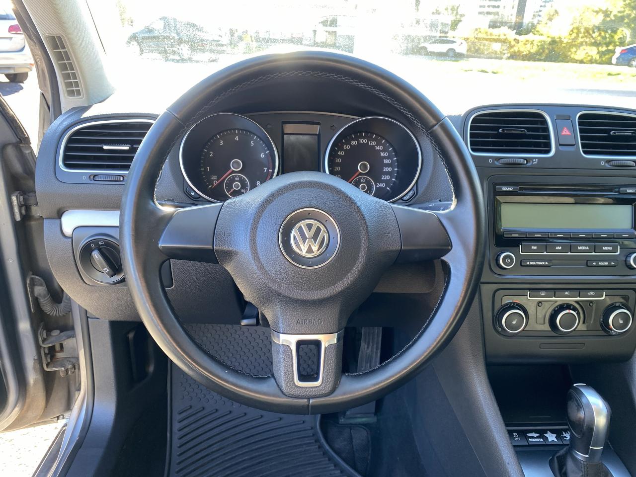2011 Volkswagen Golf 1 Owner/Automatic/2.5L Gas Saver/Heated Seats - Photo #14