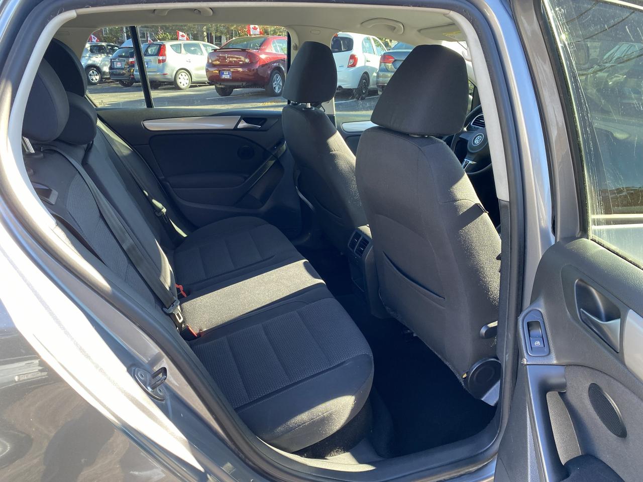 2011 Volkswagen Golf 1 Owner/Automatic/2.5L Gas Saver/Heated Seats - Photo #9