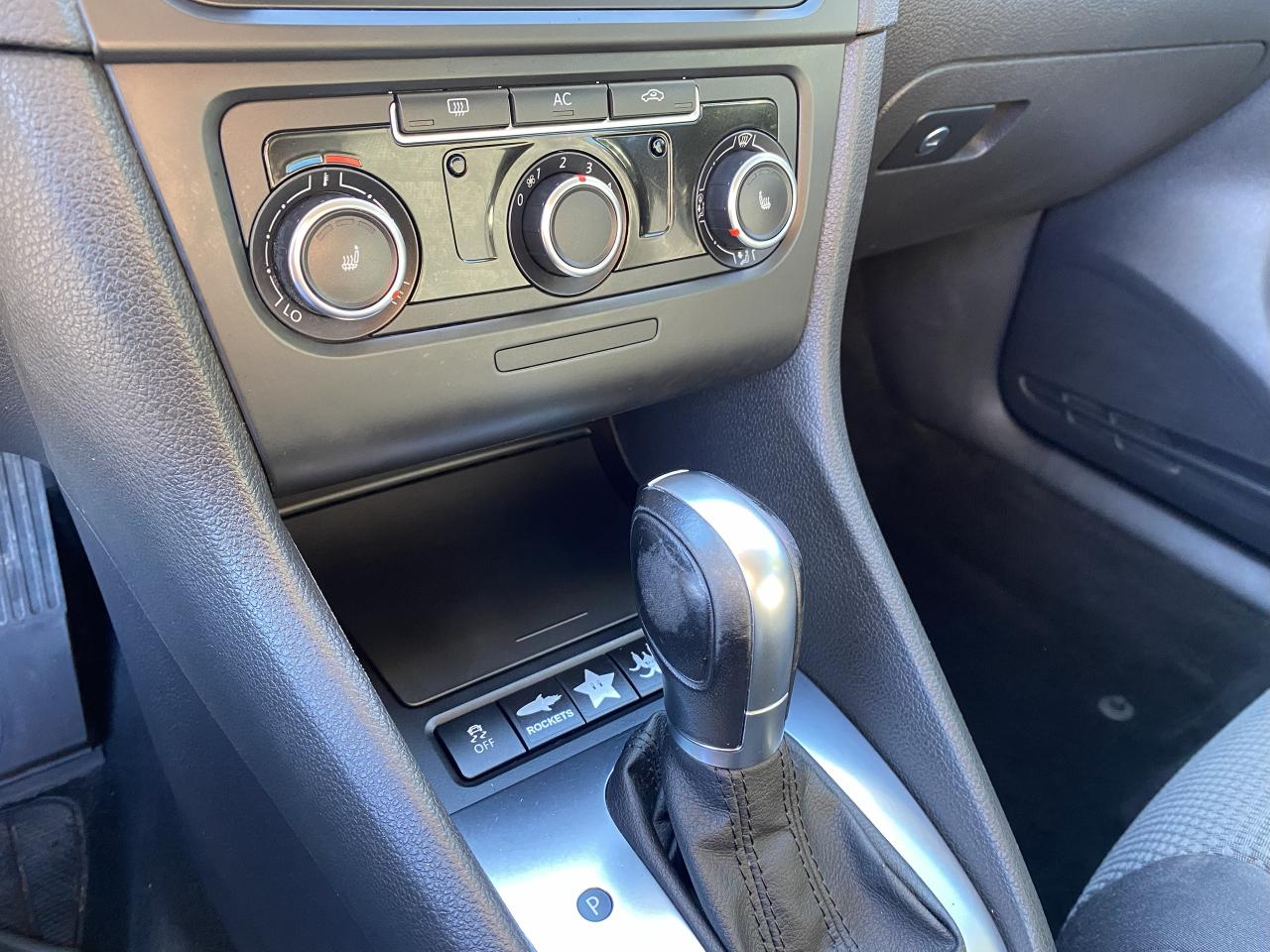 2011 Volkswagen Golf 1 Owner/Automatic/2.5L Gas Saver/Heated Seats - Photo #15