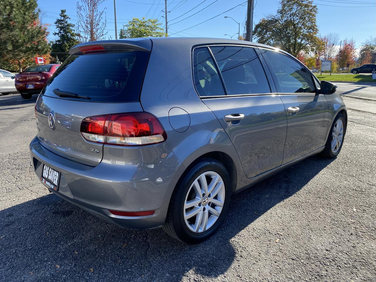 2011 Volkswagen Golf 1 Owner/Automatic/2.5L Gas Saver/Heated Seats Photo4