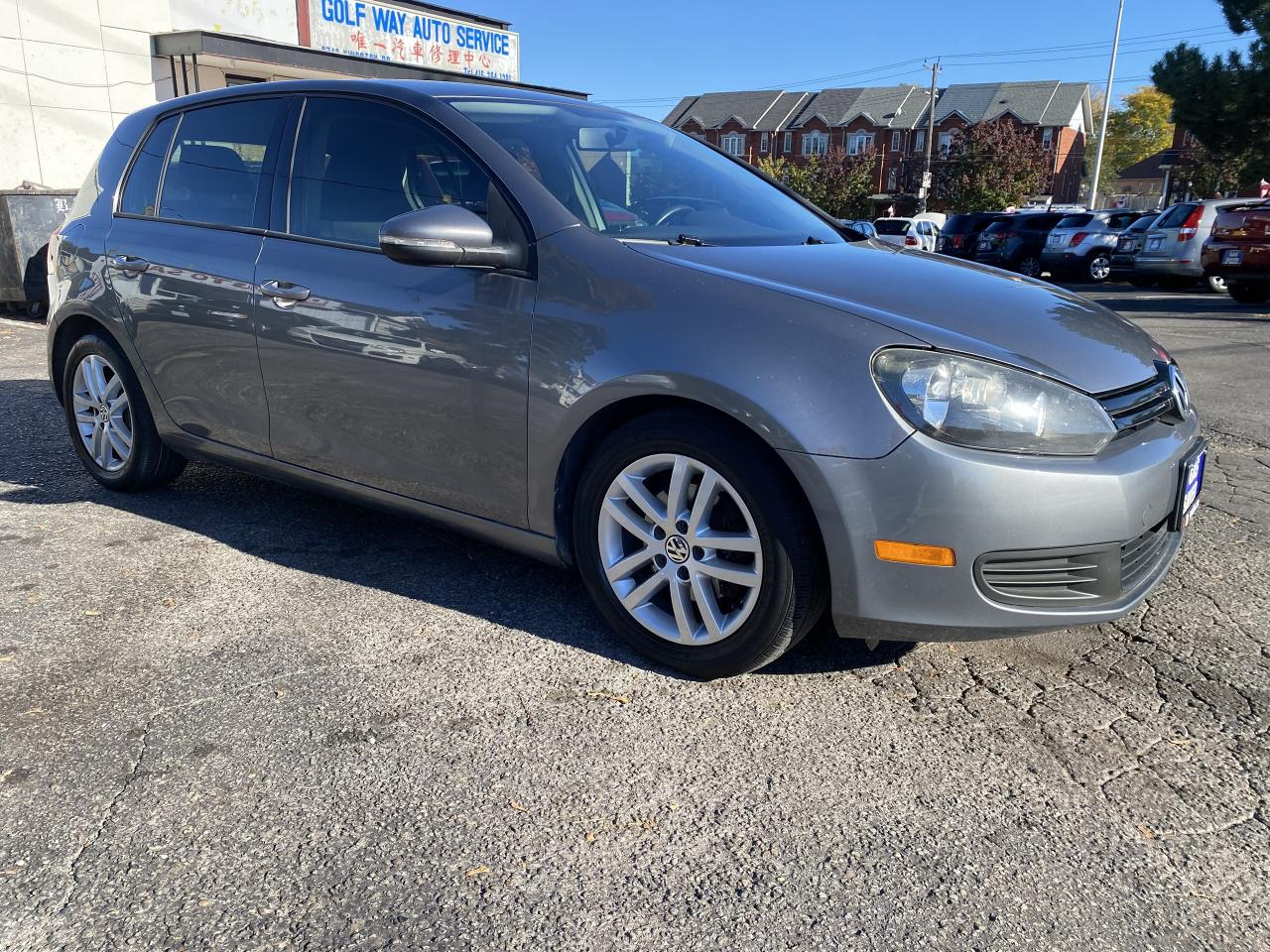 2011 Volkswagen Golf 1 Owner/Automatic/2.5L Gas Saver/Heated Seats - Photo #3