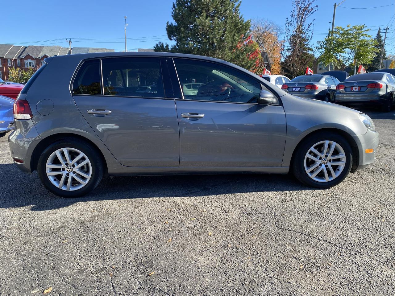 2011 Volkswagen Golf 1 Owner/Automatic/2.5L Gas Saver/Heated Seats Photo3