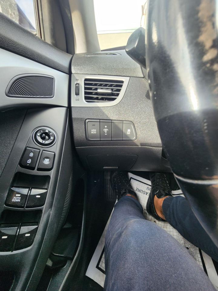 2016 Hyundai Elantra GLS l Clean Carfax l No Accidents l Affordable - Photo #23