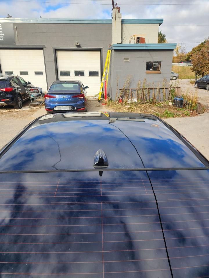 2016 Hyundai Elantra GLS l Clean Carfax l No Accidents l Affordable - Photo #9