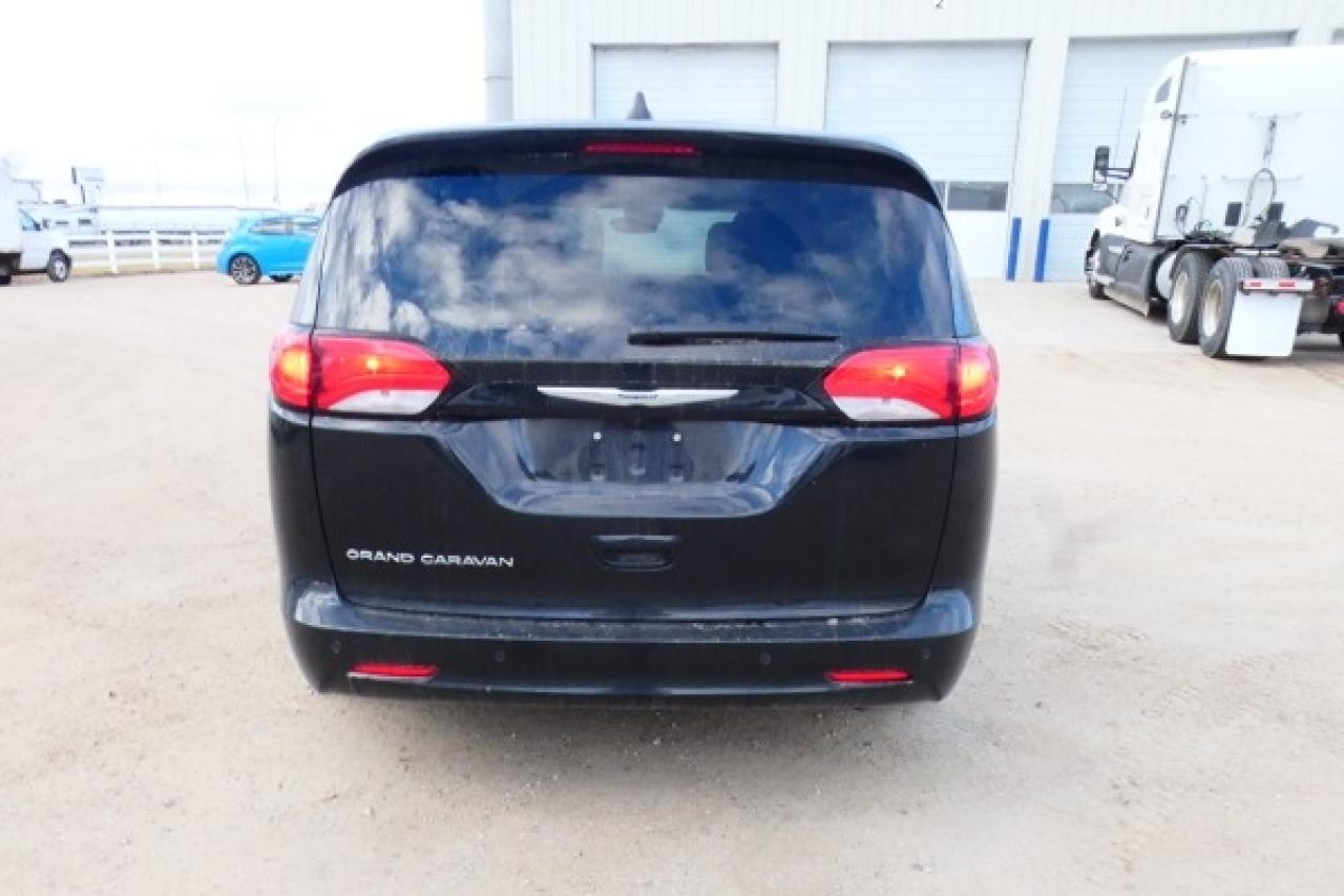 2024 Chrysler Grand Caravan SXT 2WD w/Htd cloth, Htd wheel, NAV, BUC - Photo #7