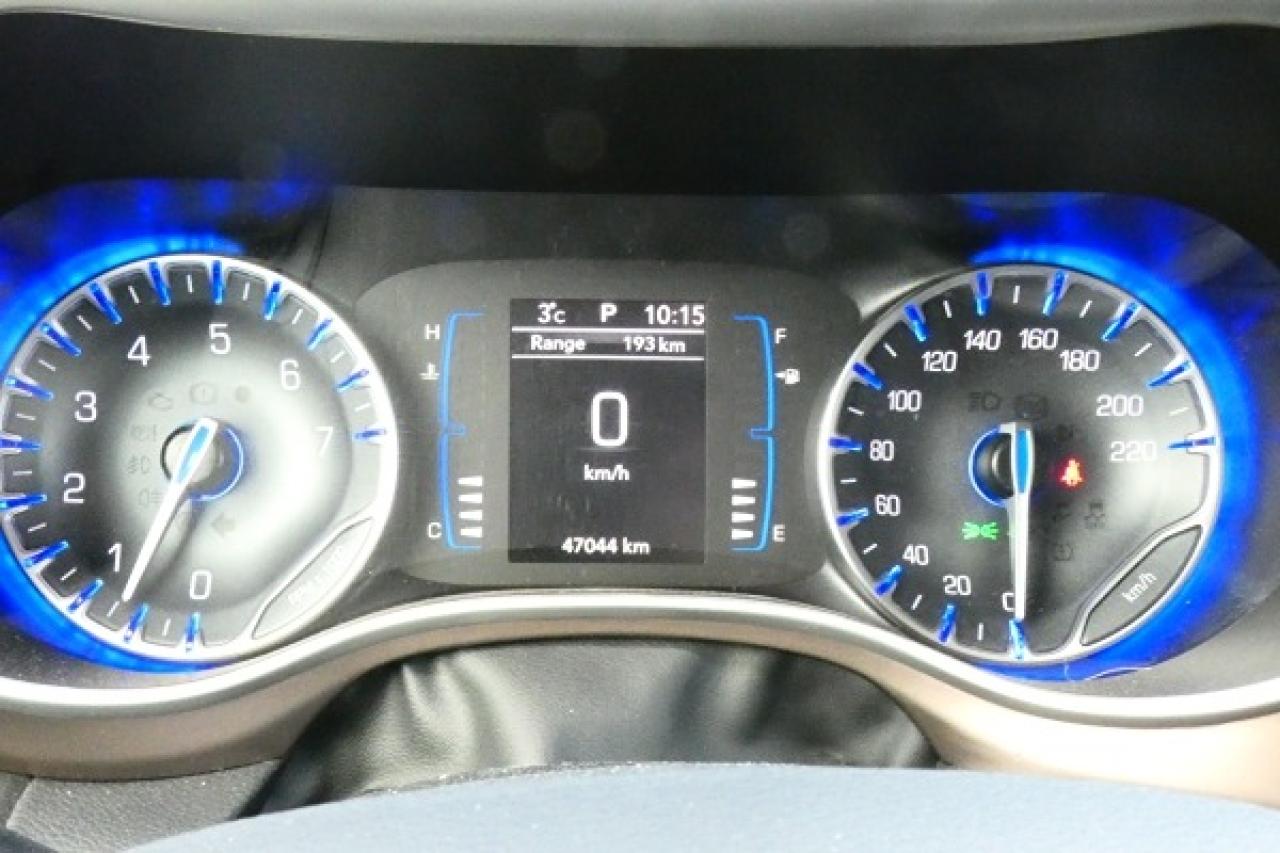 2024 Chrysler Grand Caravan SXT 2WD w/Htd cloth, Htd wheel, NAV, BUC - Photo #13