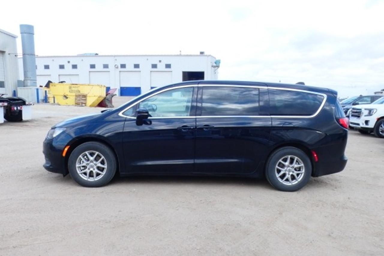 2024 Chrysler Grand Caravan SXT 2WD w/Htd cloth, Htd wheel, NAV, BUC - Photo #1