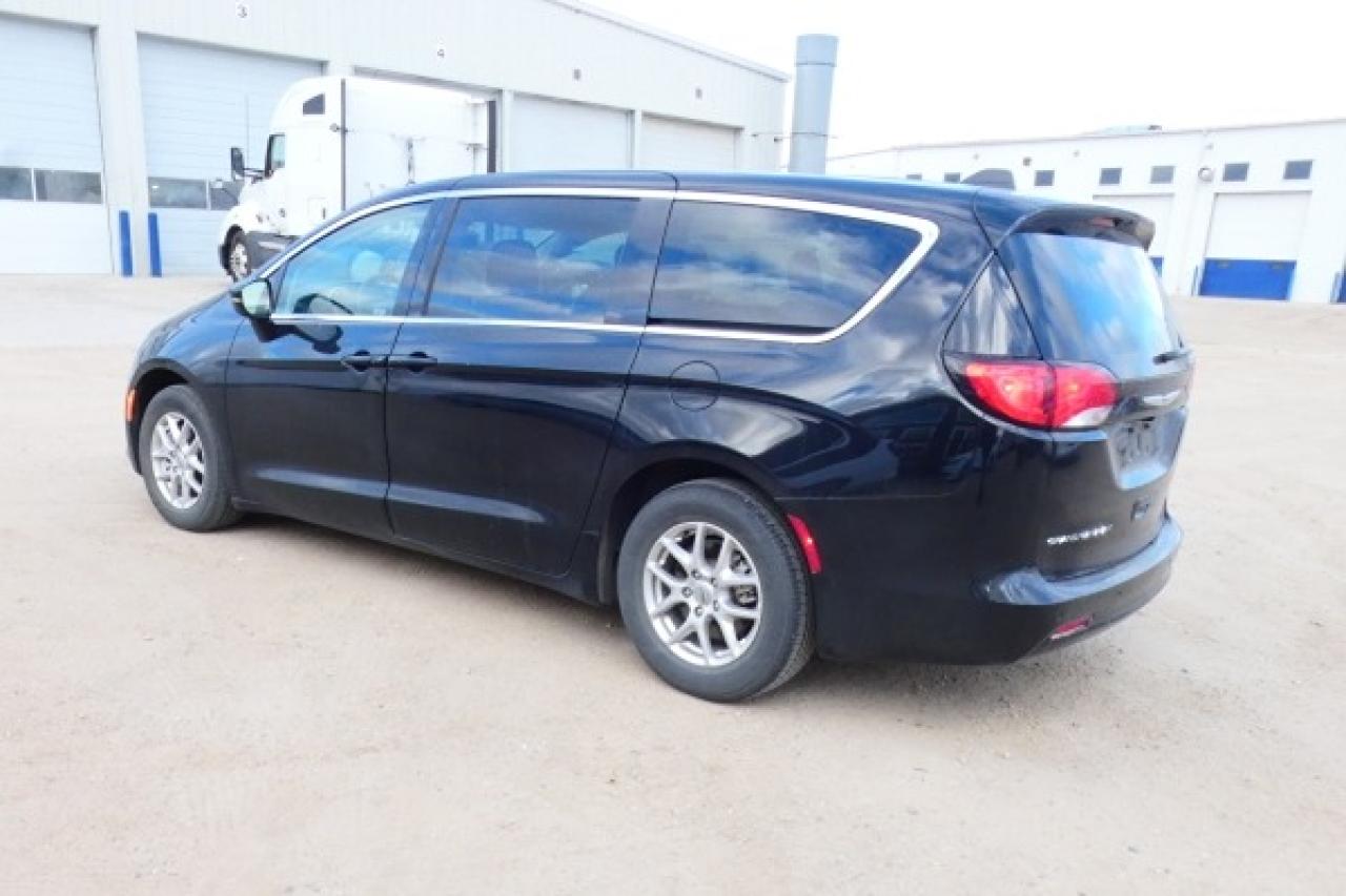 2024 Chrysler Grand Caravan SXT 2WD w/Htd cloth, Htd wheel, NAV, BUC - Photo #8