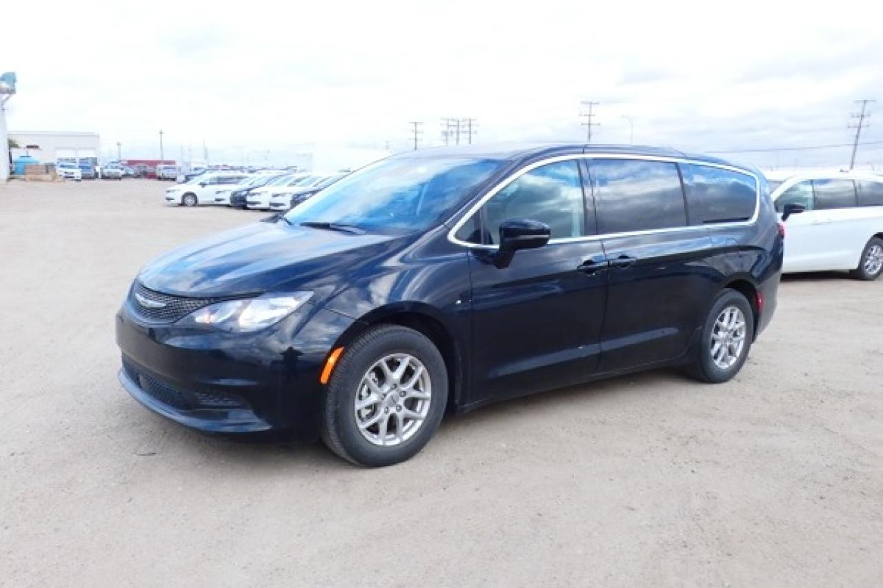 2024 Chrysler Grand Caravan SXT 2WD w/Htd cloth, Htd wheel, NAV, BUC - Photo #2