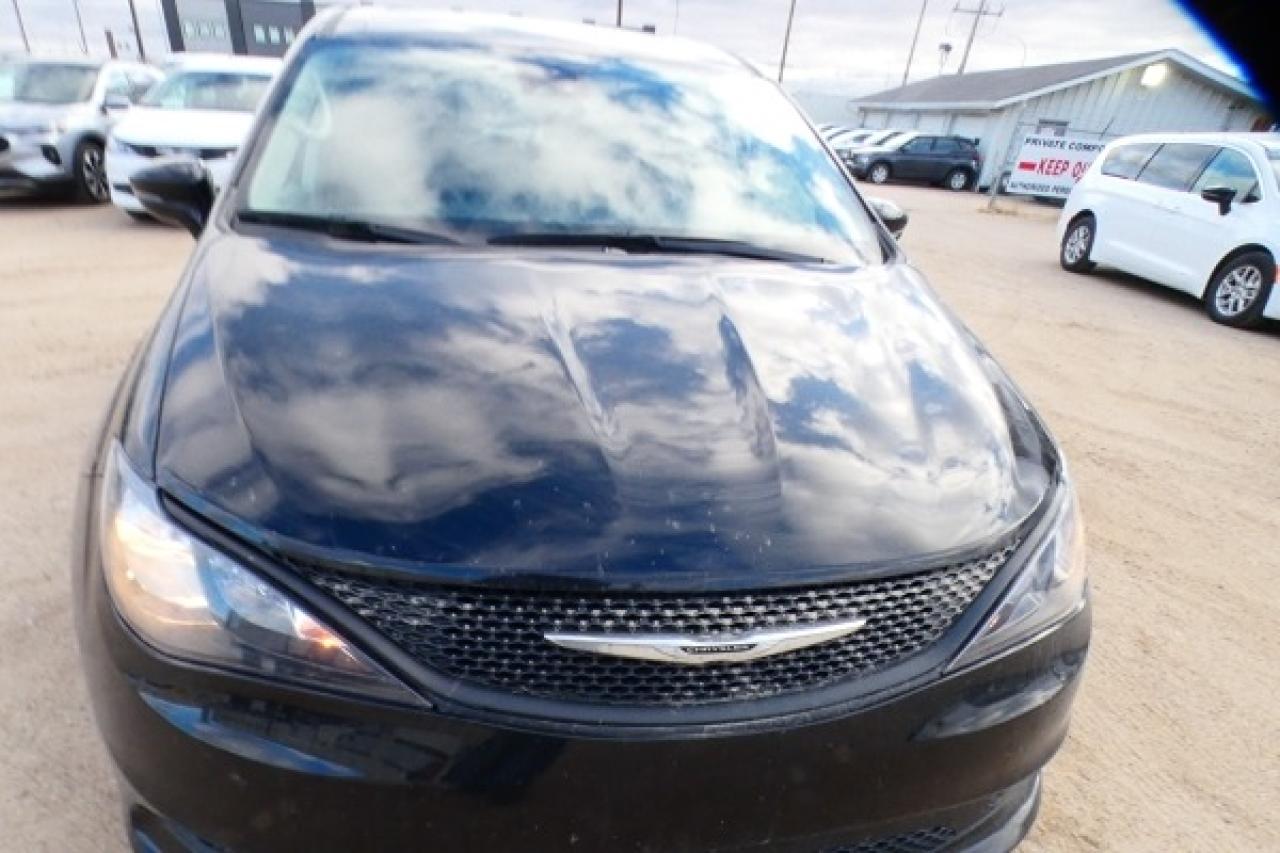 2024 Chrysler Grand Caravan SXT 2WD w/Htd cloth, Htd wheel, NAV, BUC - Photo #31